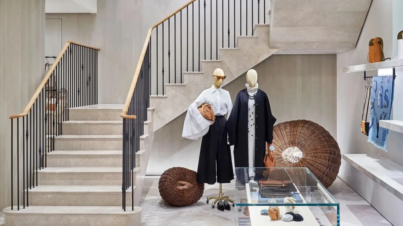 LOEWE（ロエベ）の歴史】創業から世界的ブランドへ進化した軌跡 