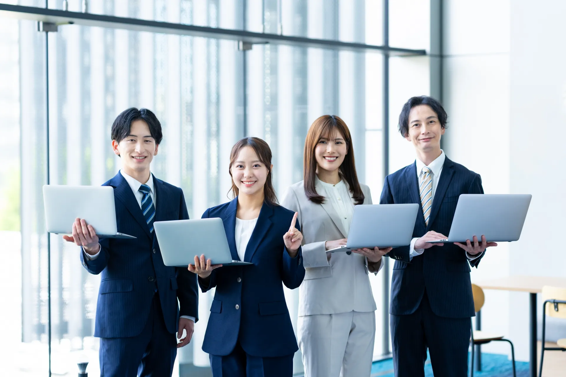 あなたはどっち？転職エージェントの利用をおすすめする人・しない人
