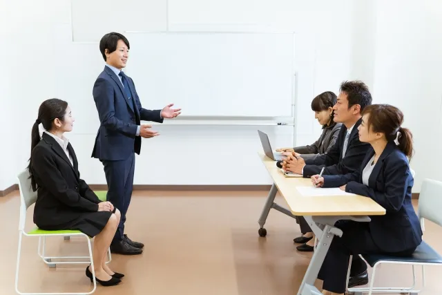 エージェントとサイトの違い|選考対策と交渉力