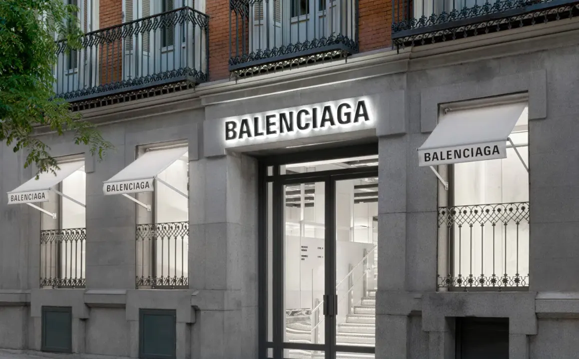 まとめ|歴史を理解しBALENCIAGA(バレンシアガ)で働く