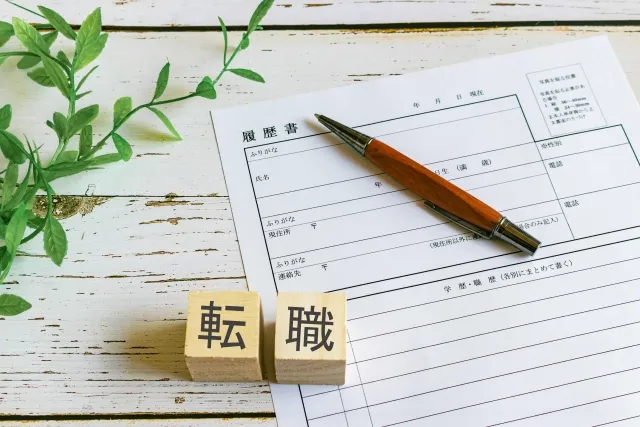 一般的な転職の平均回数とラグジュアリー業界のリアル